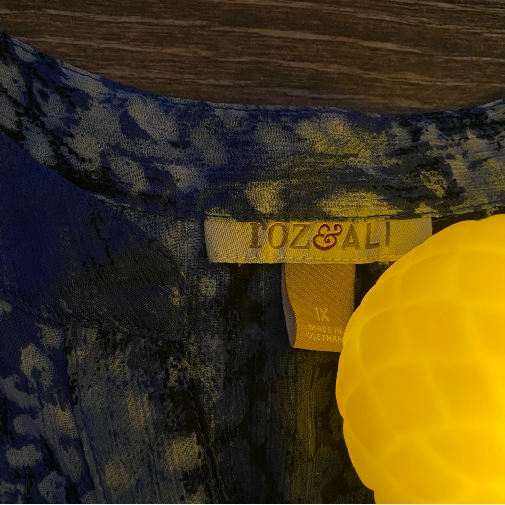 Blue Button up Blouse || Roz & Ali - Picture 2 of 6